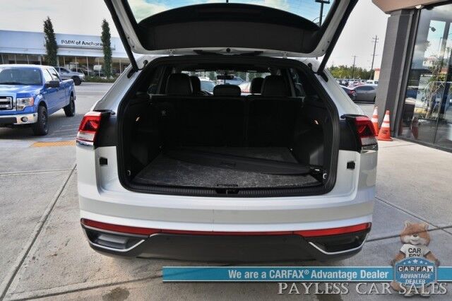 2023 Volkswagen Atlas Cross Sport 2.0T SE / AWD / Power & Heated Leather Seats / Panoramic Sunroof / Auto Start / Apple CarPlay & Android Auto / Blind Spot & Collision Alert / Lane Depart Alert / Keyless Enry & Start / 1-Owner Anchorage AK
