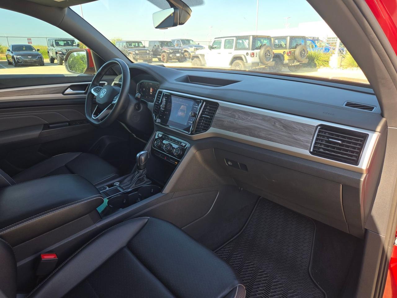 2023 Volkswagen Atlas Cross Sport 2.0T SE w/Technology Castroville TX