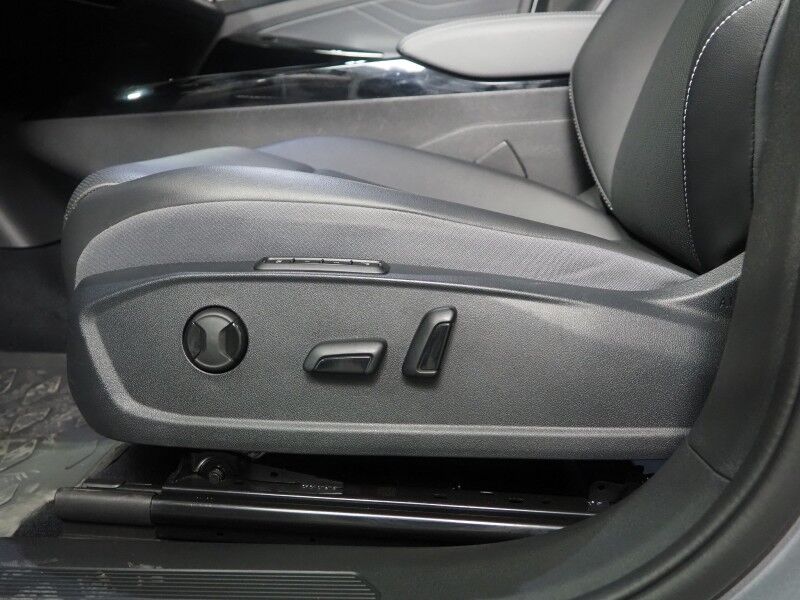 2023 Volkswagen ID.4 Pro S *PANORAMA GLASS ROOF, NAVIGATION, DIGITAL COCKPIT, ADAPTIVE CRUISE, SAFETY ALERTS, BACKUP-CAMERA, HEATED SEATS/STEERING, POWER LIFTGATE, WIRELESS CHARGING, ANDROID & APPLE Round Rock TX