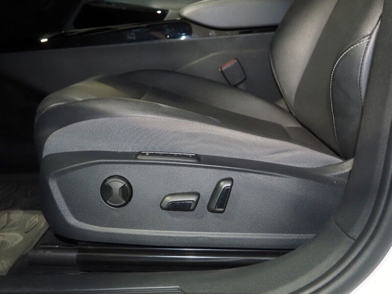 2023 Volkswagen ID.4 Pro S *PANORAMA GLASS ROOF, NAVIGATION, DIGITAL COCKPIT, ADAPTIVE CRUISE, SAFETY ALERTS, BACKUP-CAMERA, HEATED SEATS/STEERING, POWER LIFTGATE, WIRELESS CHARGING, ANDROID & APPLE Round Rock TX