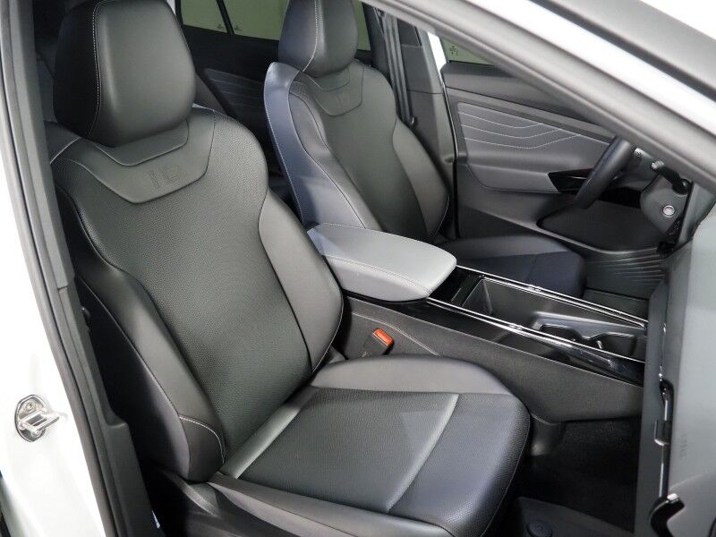 2023 Volkswagen ID.4 Pro S *PANORAMA GLASS ROOF, NAVIGATION, DIGITAL COCKPIT, ADAPTIVE CRUISE, SAFETY ALERTS, BACKUP-CAMERA, HEATED SEATS/STEERING, POWER LIFTGATE, WIRELESS CHARGING, ANDROID & APPLE