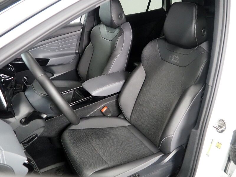 2023 Volkswagen ID.4 Pro S Plus AWD *PANORAMA GLASS ROOF, NAVIGATION, ADAPTIVE CRUISE, DIGITAL COCKPIT, SAFETY ALERTS, 360 VIEW CAMERAS, HEATED SEATS/STEERING, POWER LIFTGATE, WIRELESS CHARGING, ANDROID & APPLE Round Rock TX