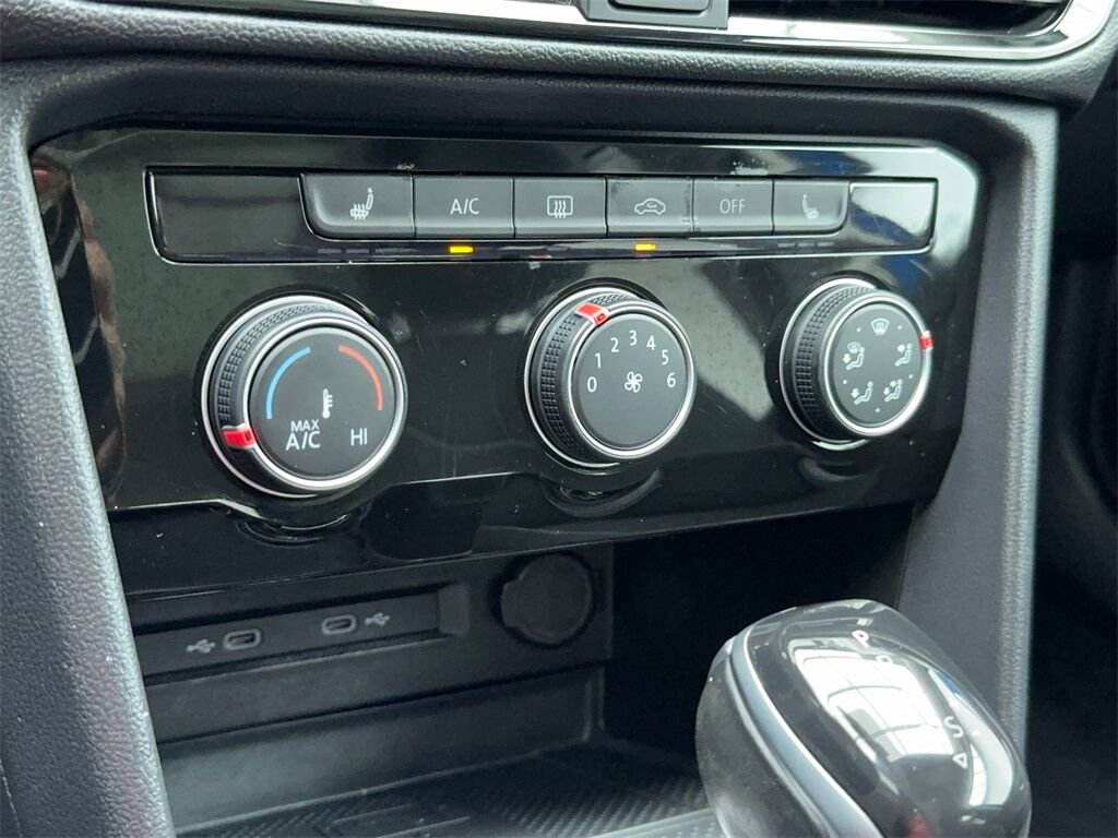 2023 Volkswagen Taos 1.5T SE CAM,PANO,HTD STS,BLIND SPOT,18&quot; WLS Plano TX
