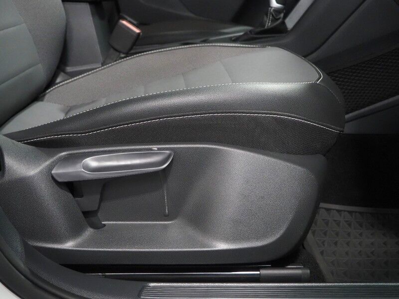 2023 Volkswagen Taos SE *ADAPTIVE CRUISE, SAFETY ALERTS, DIGITAL COCKPIT, BACKUP-CAMERA, COLOR TOUCHSCREEN, HEATED SEATS/STEERING, REMOTE START, KEYLESS ENTRY, WIRELESS CHARGING, ANDROID & APPLE Round Rock TX