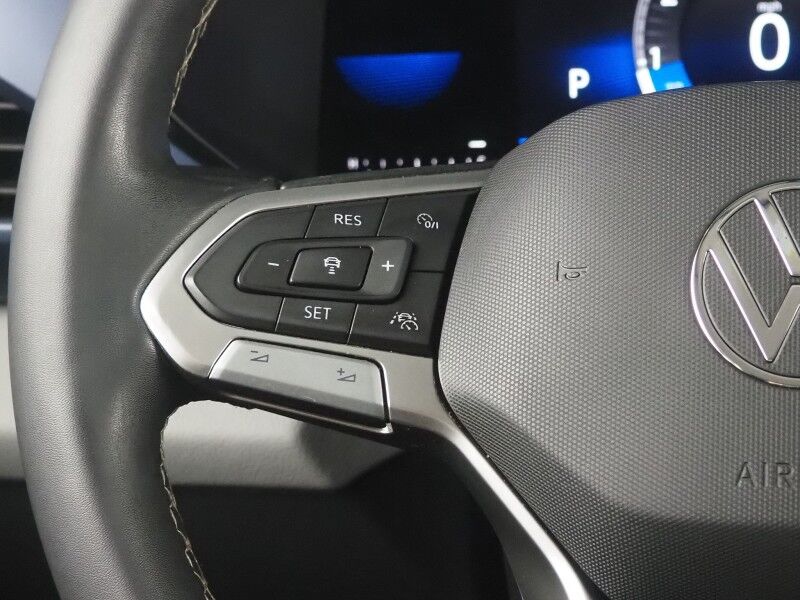2023 Volkswagen Taos SE *ADAPTIVE CRUISE, SAFETY ALERTS, DIGITAL COCKPIT, BACKUP-CAMERA, COLOR TOUCHSCREEN, HEATED SEATS/STEERING, REMOTE START, KEYLESS ENTRY, WIRELESS CHARGING, ANDROID & APPLE Round Rock TX