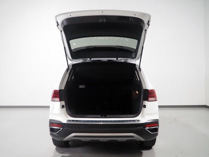 2023 Volkswagen Taos SE *ADAPTIVE CRUISE, SAFETY ALERTS, DIGITAL COCKPIT, BACKUP-CAMERA, COLOR TOUCHSCREEN, HEATED SEATS/STEERING, REMOTE START, KEYLESS ENTRY, WIRELESS CHARGING, ANDROID & APPLE Round Rock TX