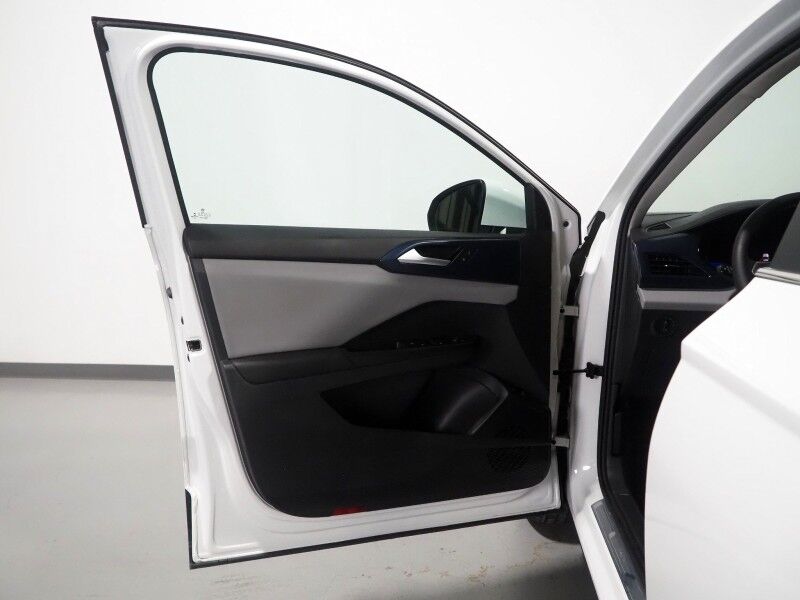 2023 Volkswagen Taos SE *ADAPTIVE CRUISE, SAFETY ALERTS, DIGITAL COCKPIT, BACKUP-CAMERA, COLOR TOUCHSCREEN, HEATED SEATS/STEERING, REMOTE START, KEYLESS ENTRY, WIRELESS CHARGING, ANDROID & APPLE Round Rock TX