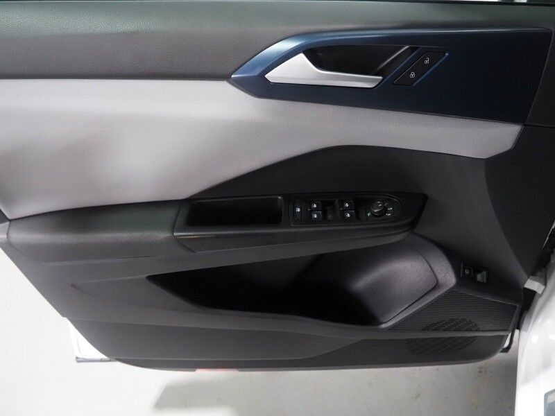 2023 Volkswagen Taos SE *ADAPTIVE CRUISE, SAFETY ALERTS, DIGITAL COCKPIT, BACKUP-CAMERA, COLOR TOUCHSCREEN, HEATED SEATS/STEERING, REMOTE START, KEYLESS ENTRY, WIRELESS CHARGING, ANDROID & APPLE Round Rock TX