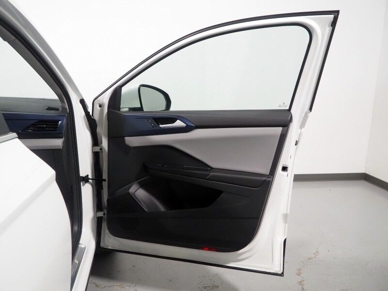 2023 Volkswagen Taos SE *ADAPTIVE CRUISE, SAFETY ALERTS, DIGITAL COCKPIT, BACKUP-CAMERA, COLOR TOUCHSCREEN, HEATED SEATS/STEERING, REMOTE START, KEYLESS ENTRY, WIRELESS CHARGING, ANDROID & APPLE Round Rock TX