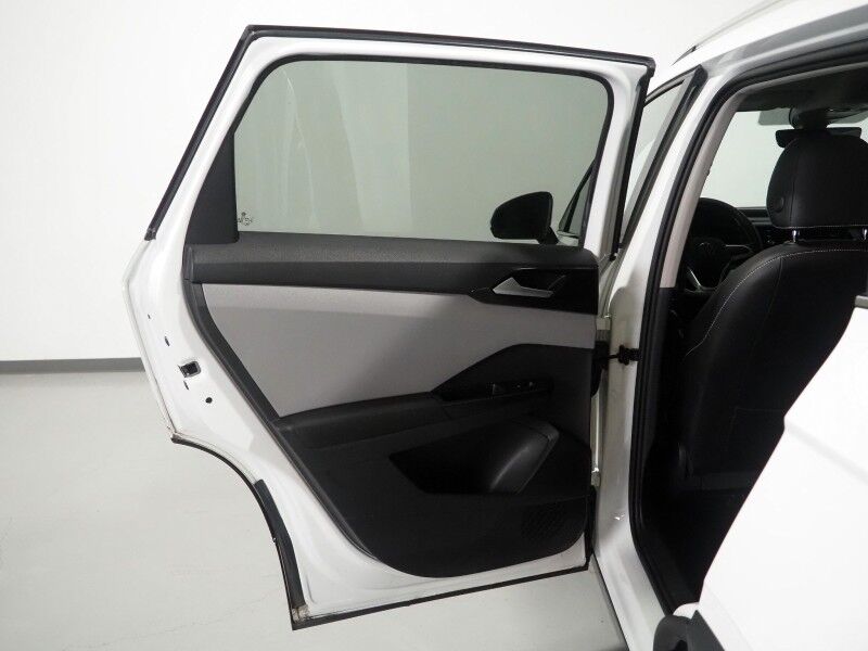 2023 Volkswagen Taos SE *ADAPTIVE CRUISE, SAFETY ALERTS, DIGITAL COCKPIT, BACKUP-CAMERA, COLOR TOUCHSCREEN, HEATED SEATS/STEERING, REMOTE START, KEYLESS ENTRY, WIRELESS CHARGING, ANDROID & APPLE Round Rock TX