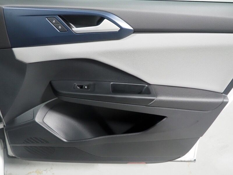 2023 Volkswagen Taos SE *ADAPTIVE CRUISE, SAFETY ALERTS, DIGITAL COCKPIT, BACKUP-CAMERA, COLOR TOUCHSCREEN, HEATED SEATS/STEERING, REMOTE START, KEYLESS ENTRY, WIRELESS CHARGING, ANDROID & APPLE Round Rock TX
