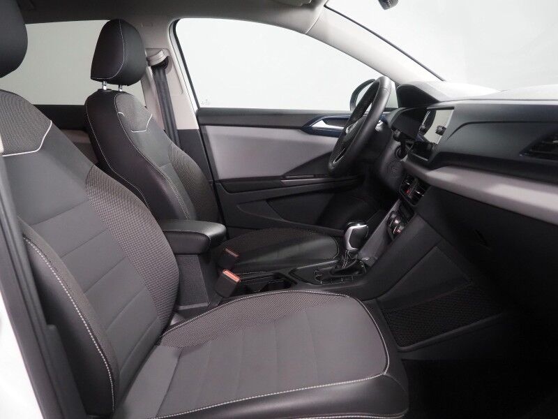 2023 Volkswagen Taos SE *ADAPTIVE CRUISE, SAFETY ALERTS, DIGITAL COCKPIT, BACKUP-CAMERA, COLOR TOUCHSCREEN, HEATED SEATS/STEERING, REMOTE START, KEYLESS ENTRY, WIRELESS CHARGING, ANDROID & APPLE Round Rock TX