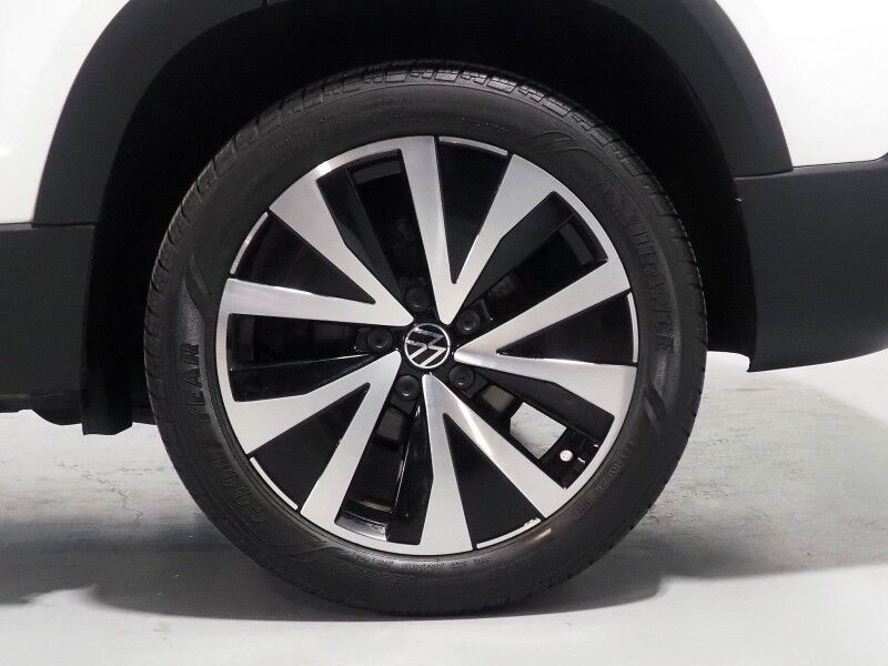 2023 Volkswagen Taos SE *ADAPTIVE CRUISE, SAFETY ALERTS, DIGITAL COCKPIT, BACKUP-CAMERA, COLOR TOUCHSCREEN, HEATED SEATS/STEERING, REMOTE START, KEYLESS ENTRY, WIRELESS CHARGING, ANDROID & APPLE Round Rock TX