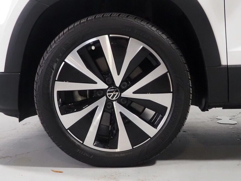 2023 Volkswagen Taos SE *ADAPTIVE CRUISE, SAFETY ALERTS, DIGITAL COCKPIT, BACKUP-CAMERA, COLOR TOUCHSCREEN, HEATED SEATS/STEERING, REMOTE START, KEYLESS ENTRY, WIRELESS CHARGING, ANDROID & APPLE Round Rock TX