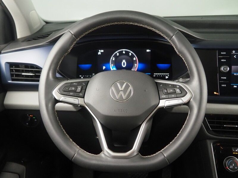 2023 Volkswagen Taos SE *ADAPTIVE CRUISE, SAFETY ALERTS, DIGITAL COCKPIT, BACKUP-CAMERA, COLOR TOUCHSCREEN, HEATED SEATS/STEERING, REMOTE START, KEYLESS ENTRY, WIRELESS CHARGING, ANDROID & APPLE Round Rock TX