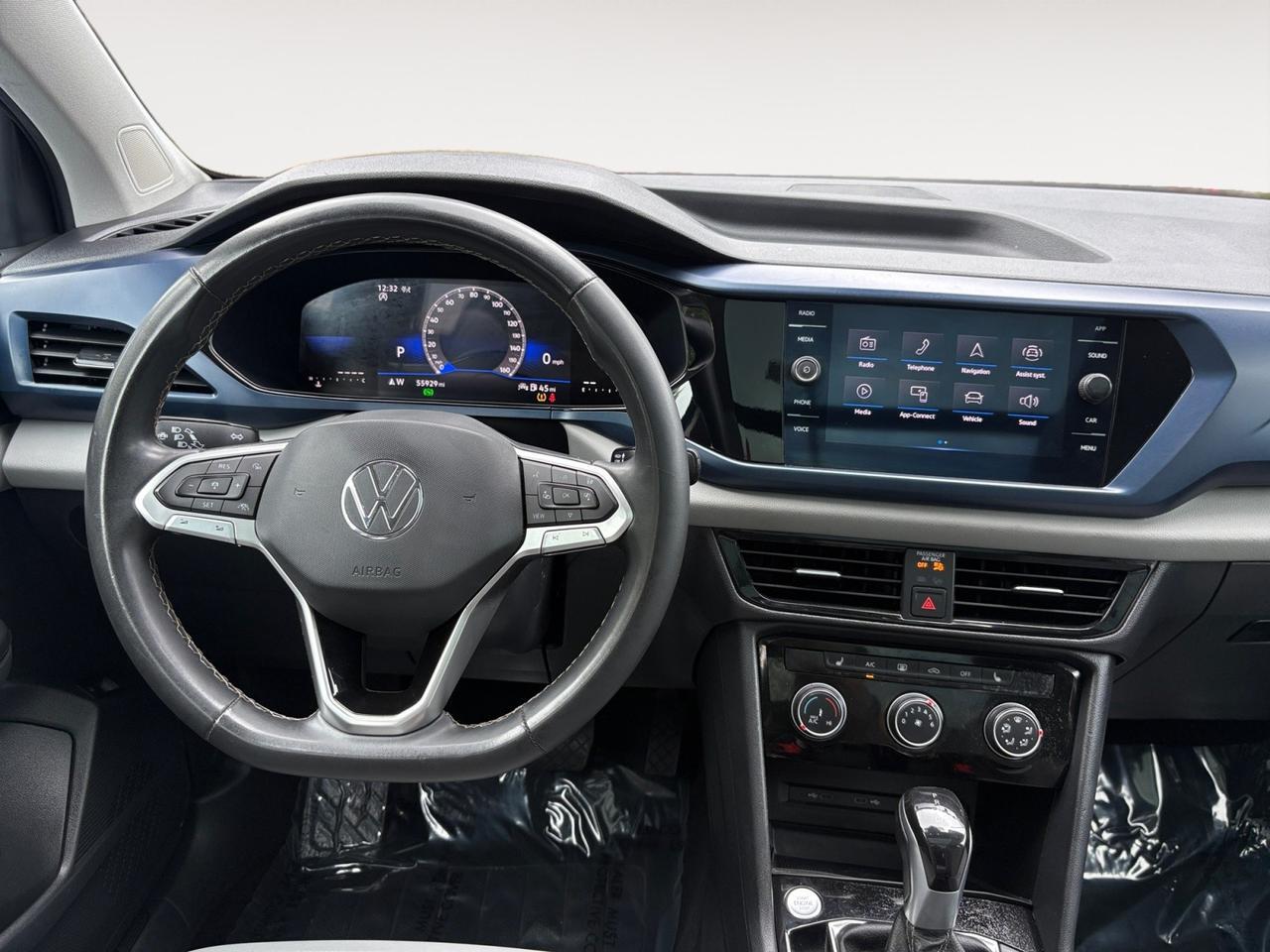 2023 Volkswagen Taos SE, AUTO START, STOP, DRIVE MODES, APPLE CARPLAY/ANDROID AUTO, BLIND SPOT ALERT, LANE KEEP ASSIST, HEATED STEERING WHEEL & SEATS, PANORAMIC MOONROOF, BACKUP CAMERA, PARKING SENSORS, CLEAN CARFAX, TAKE THIS TAOS HOME!