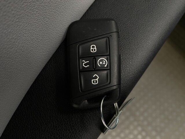 2023 Volkswagen Taos SE Appleton WI