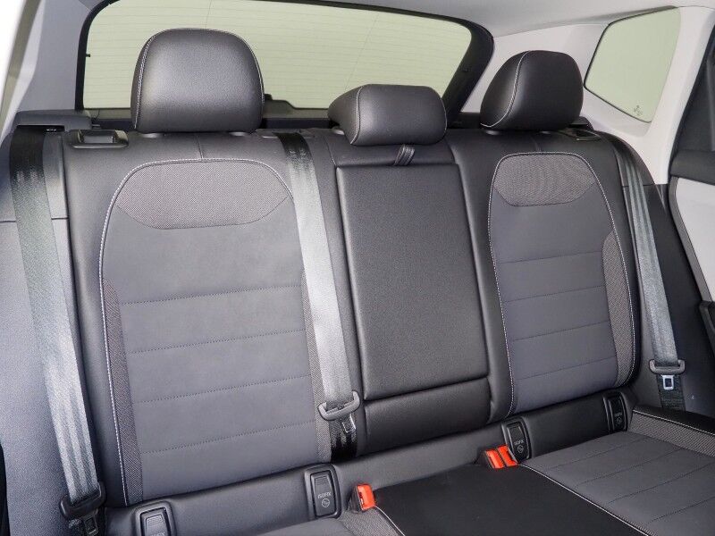 2023 Volkswagen Taos SE *PANORAMA MOONROOF, ADAPTIVE CRUISE, SAFETY ALERTS, DIGITAL COCKPIT, BACKUP-CAMERA, COLOR TOUCHSCREEN, HEATED SEATS/STEERING, REMOTE START, KEYLESS ENTRY, WIRELESS CHARGING, ANDROID & APPLE Round Rock TX