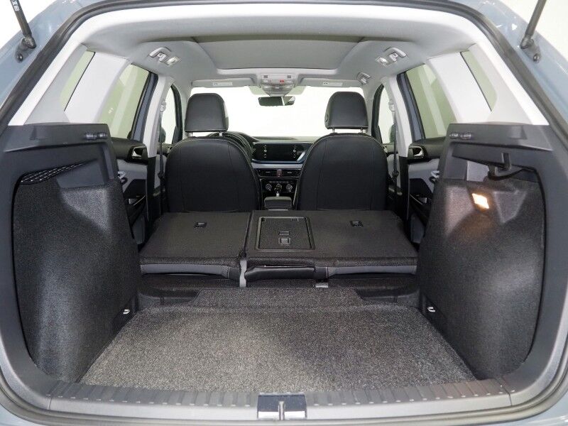 2023 Volkswagen Taos SE *PANORAMA MOONROOF, ADAPTIVE CRUISE, SAFETY ALERTS, DIGITAL COCKPIT, BACKUP-CAMERA, COLOR TOUCHSCREEN, HEATED SEATS/STEERING, REMOTE START, KEYLESS ENTRY, WIRELESS CHARGING, ANDROID & APPLE Round Rock TX