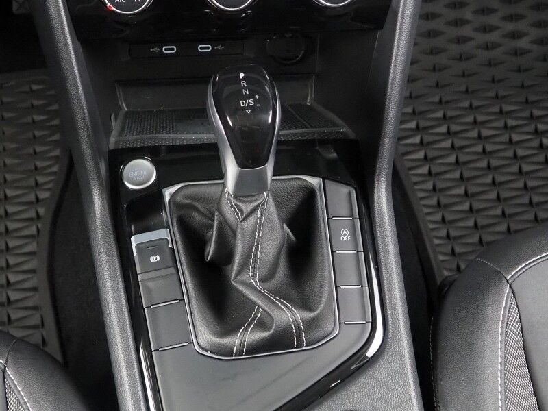 2023 Volkswagen Taos SE *PANORAMA MOONROOF, ADAPTIVE CRUISE, SAFETY ALERTS, DIGITAL COCKPIT, BACKUP-CAMERA, COLOR TOUCHSCREEN, HEATED SEATS/STEERING, REMOTE START, KEYLESS ENTRY, WIRELESS CHARGING, ANDROID & APPLE Round Rock TX
