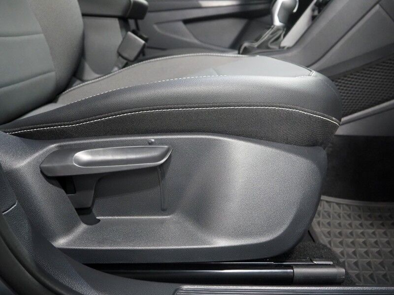 2023 Volkswagen Taos SE *PANORAMA MOONROOF, ADAPTIVE CRUISE, SAFETY ALERTS, DIGITAL COCKPIT, BACKUP-CAMERA, COLOR TOUCHSCREEN, HEATED SEATS/STEERING, REMOTE START, KEYLESS ENTRY, WIRELESS CHARGING, ANDROID & APPLE Round Rock TX