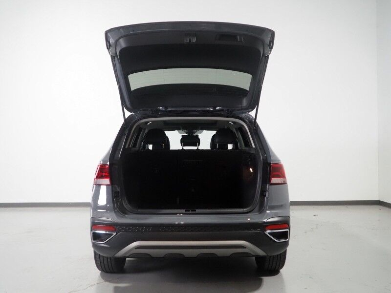 2023 Volkswagen Taos SE *PANORAMA MOONROOF, ADAPTIVE CRUISE, SAFETY ALERTS, DIGITAL COCKPIT, BACKUP-CAMERA, COLOR TOUCHSCREEN, HEATED SEATS/STEERING, REMOTE START, KEYLESS ENTRY, WIRELESS CHARGING, ANDROID & APPLE Round Rock TX