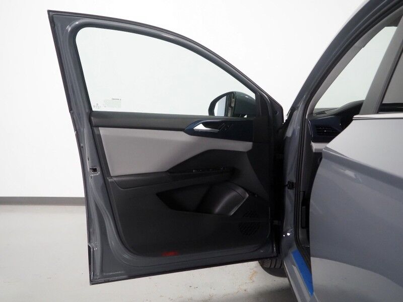 2023 Volkswagen Taos SE *PANORAMA MOONROOF, ADAPTIVE CRUISE, SAFETY ALERTS, DIGITAL COCKPIT, BACKUP-CAMERA, COLOR TOUCHSCREEN, HEATED SEATS/STEERING, REMOTE START, KEYLESS ENTRY, WIRELESS CHARGING, ANDROID & APPLE Round Rock TX