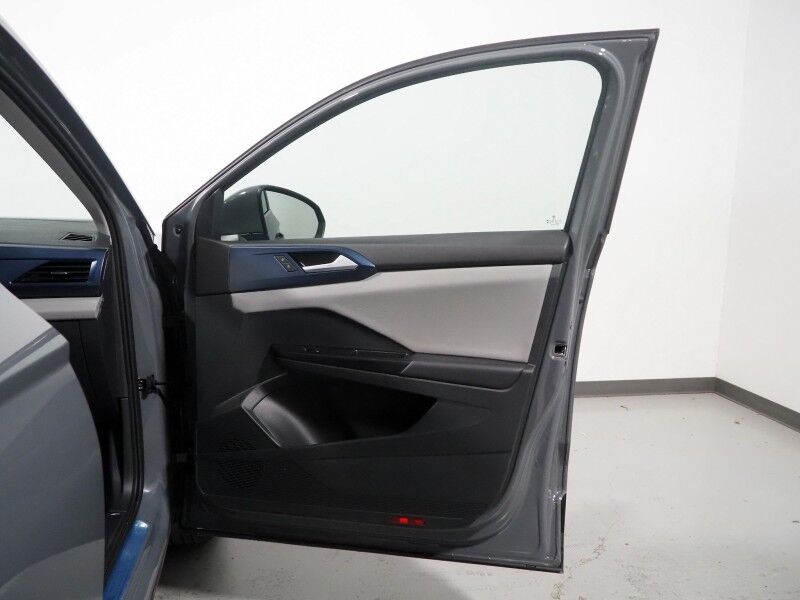 2023 Volkswagen Taos SE *PANORAMA MOONROOF, ADAPTIVE CRUISE, SAFETY ALERTS, DIGITAL COCKPIT, BACKUP-CAMERA, COLOR TOUCHSCREEN, HEATED SEATS/STEERING, REMOTE START, KEYLESS ENTRY, WIRELESS CHARGING, ANDROID & APPLE Round Rock TX