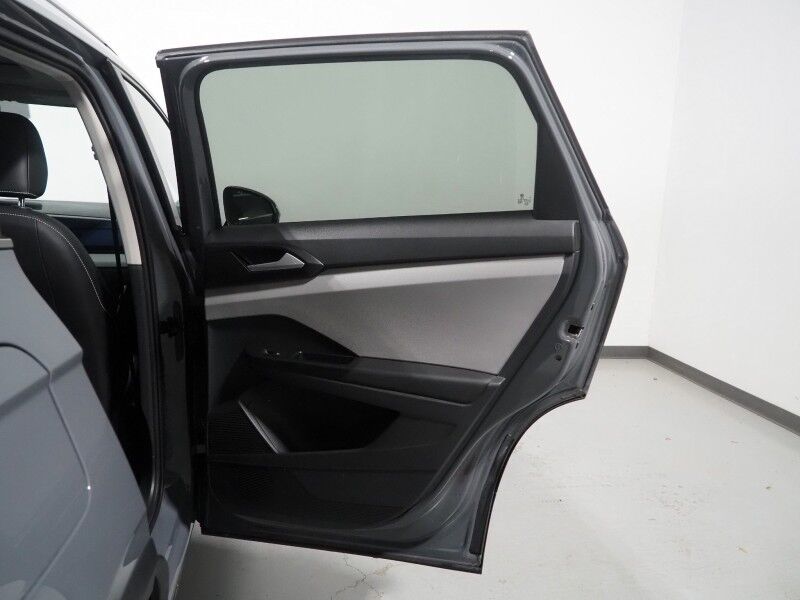 2023 Volkswagen Taos SE *PANORAMA MOONROOF, ADAPTIVE CRUISE, SAFETY ALERTS, DIGITAL COCKPIT, BACKUP-CAMERA, COLOR TOUCHSCREEN, HEATED SEATS/STEERING, REMOTE START, KEYLESS ENTRY, WIRELESS CHARGING, ANDROID & APPLE Round Rock TX