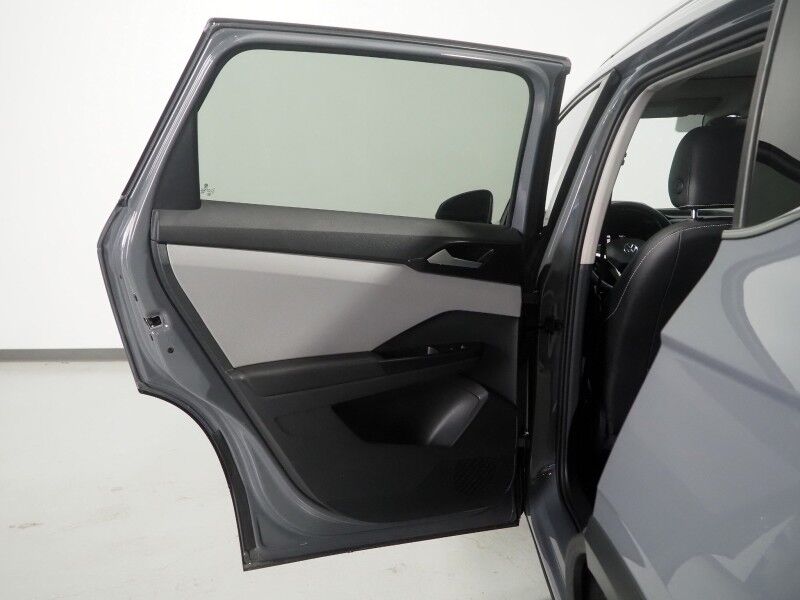 2023 Volkswagen Taos SE *PANORAMA MOONROOF, ADAPTIVE CRUISE, SAFETY ALERTS, DIGITAL COCKPIT, BACKUP-CAMERA, COLOR TOUCHSCREEN, HEATED SEATS/STEERING, REMOTE START, KEYLESS ENTRY, WIRELESS CHARGING, ANDROID & APPLE Round Rock TX