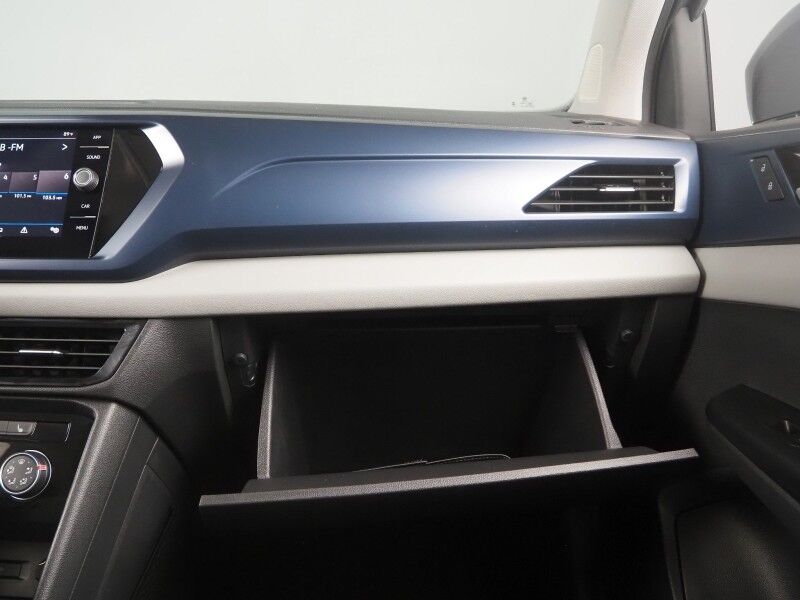 2023 Volkswagen Taos SE *PANORAMA MOONROOF, ADAPTIVE CRUISE, SAFETY ALERTS, DIGITAL COCKPIT, BACKUP-CAMERA, COLOR TOUCHSCREEN, HEATED SEATS/STEERING, REMOTE START, KEYLESS ENTRY, WIRELESS CHARGING, ANDROID & APPLE Round Rock TX