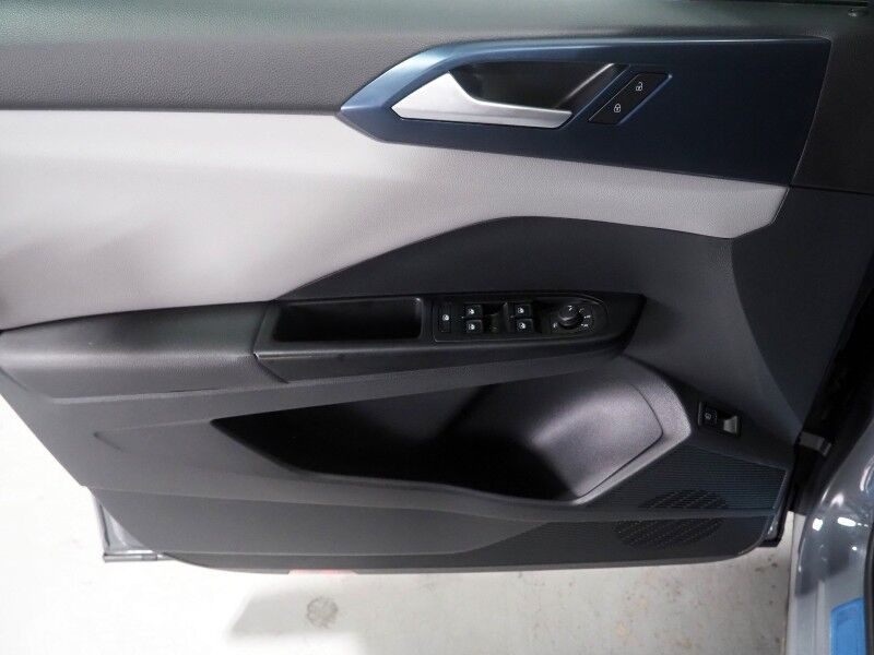 2023 Volkswagen Taos SE *PANORAMA MOONROOF, ADAPTIVE CRUISE, SAFETY ALERTS, DIGITAL COCKPIT, BACKUP-CAMERA, COLOR TOUCHSCREEN, HEATED SEATS/STEERING, REMOTE START, KEYLESS ENTRY, WIRELESS CHARGING, ANDROID & APPLE Round Rock TX