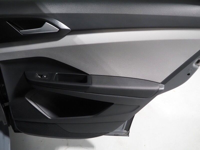 2023 Volkswagen Taos SE *PANORAMA MOONROOF, ADAPTIVE CRUISE, SAFETY ALERTS, DIGITAL COCKPIT, BACKUP-CAMERA, COLOR TOUCHSCREEN, HEATED SEATS/STEERING, REMOTE START, KEYLESS ENTRY, WIRELESS CHARGING, ANDROID & APPLE Round Rock TX