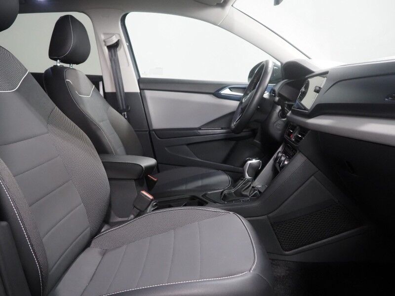 2023 Volkswagen Taos SE *PANORAMA MOONROOF, ADAPTIVE CRUISE, SAFETY ALERTS, DIGITAL COCKPIT, BACKUP-CAMERA, COLOR TOUCHSCREEN, HEATED SEATS/STEERING, REMOTE START, KEYLESS ENTRY, WIRELESS CHARGING, ANDROID & APPLE Round Rock TX
