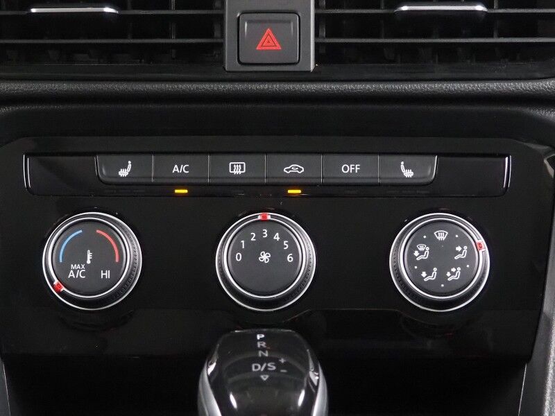 2023 Volkswagen Taos SE *PANORAMA MOONROOF, ADAPTIVE CRUISE, SAFETY ALERTS, DIGITAL COCKPIT, BACKUP-CAMERA, COLOR TOUCHSCREEN, HEATED SEATS/STEERING, REMOTE START, KEYLESS ENTRY, WIRELESS CHARGING, ANDROID & APPLE Round Rock TX