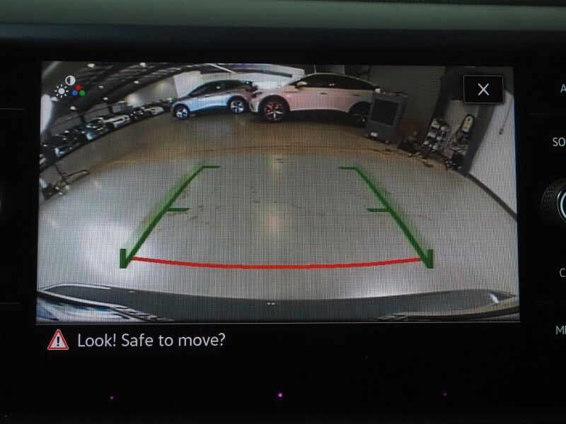 2023 Volkswagen Taos SE *PANORAMA MOONROOF, ADAPTIVE CRUISE, SAFETY ALERTS, DIGITAL COCKPIT, BACKUP-CAMERA, COLOR TOUCHSCREEN, HEATED SEATS/STEERING, REMOTE START, KEYLESS ENTRY, WIRELESS CHARGING, ANDROID & APPLE Round Rock TX