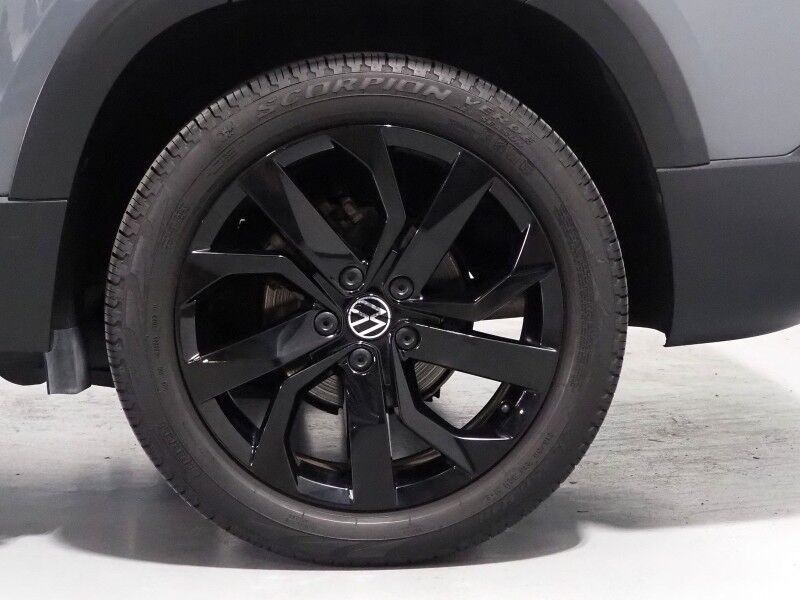2023 Volkswagen Taos SE *PANORAMA MOONROOF, ADAPTIVE CRUISE, SAFETY ALERTS, DIGITAL COCKPIT, BACKUP-CAMERA, COLOR TOUCHSCREEN, HEATED SEATS/STEERING, REMOTE START, KEYLESS ENTRY, WIRELESS CHARGING, ANDROID & APPLE Round Rock TX