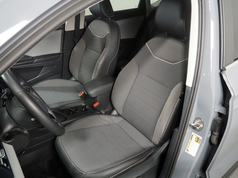 2023 Volkswagen Taos SE *PANORAMA MOONROOF, ADAPTIVE CRUISE, SAFETY ALERTS, DIGITAL COCKPIT, BACKUP-CAMERA, COLOR TOUCHSCREEN, HEATED SEATS/STEERING, REMOTE START, KEYLESS ENTRY, WIRELESS CHARGING, ANDROID & APPLE Round Rock TX