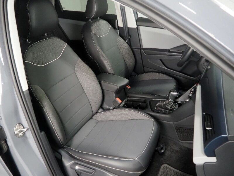 2023 Volkswagen Taos SE *PANORAMA MOONROOF, ADAPTIVE CRUISE, SAFETY ALERTS, DIGITAL COCKPIT, BACKUP-CAMERA, COLOR TOUCHSCREEN, HEATED SEATS/STEERING, REMOTE START, KEYLESS ENTRY, WIRELESS CHARGING, ANDROID & APPLE