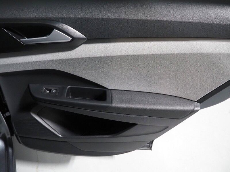 2023 Volkswagen Taos SE *PANORAMA MOONROOF, ADAPTIVE CRUISE, SAFETY ALERTS, DIGITAL COCKPIT, BACKUP-CAMERA, COLOR TOUCHSCREEN, HEATED SEATS/STEERING REMOTE START, KEYLESS ENTRY, WIRELESS CHARGING, ANDROID & APPLE Round Rock TX