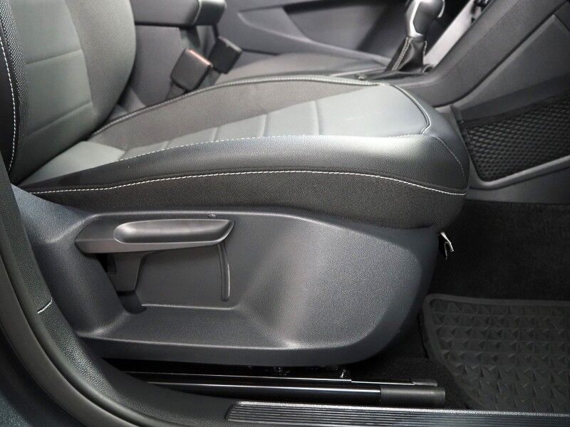 2023 Volkswagen Taos SE *PANORAMA MOONROOF, ADAPTIVE CRUISE, SAFETY ALERTS, DIGITAL COCKPIT, BACKUP-CAMERA, COLOR TOUCHSCREEN, HEATED SEATS/STEERING REMOTE START, KEYLESS ENTRY, WIRELESS CHARGING, ANDROID & APPLE Round Rock TX