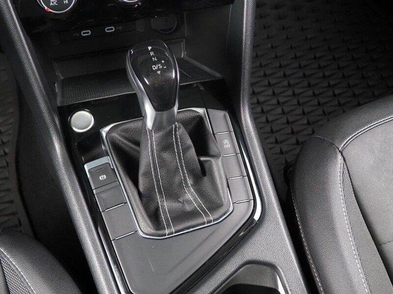 2023 Volkswagen Taos SE *PANORAMA MOONROOF, ADAPTIVE CRUISE, SAFETY ALERTS, DIGITAL COCKPIT, BACKUP-CAMERA, COLOR TOUCHSCREEN, HEATED SEATS/STEERING REMOTE START, KEYLESS ENTRY, WIRELESS CHARGING, ANDROID & APPLE Round Rock TX