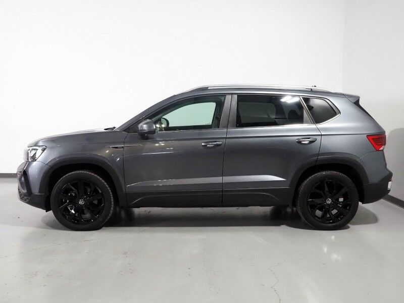 2023 Volkswagen Taos SE *PANORAMA MOONROOF, ADAPTIVE CRUISE, SAFETY ALERTS, DIGITAL COCKPIT, BACKUP-CAMERA, COLOR TOUCHSCREEN, HEATED SEATS/STEERING REMOTE START, KEYLESS ENTRY, WIRELESS CHARGING, ANDROID & APPLE Round Rock TX