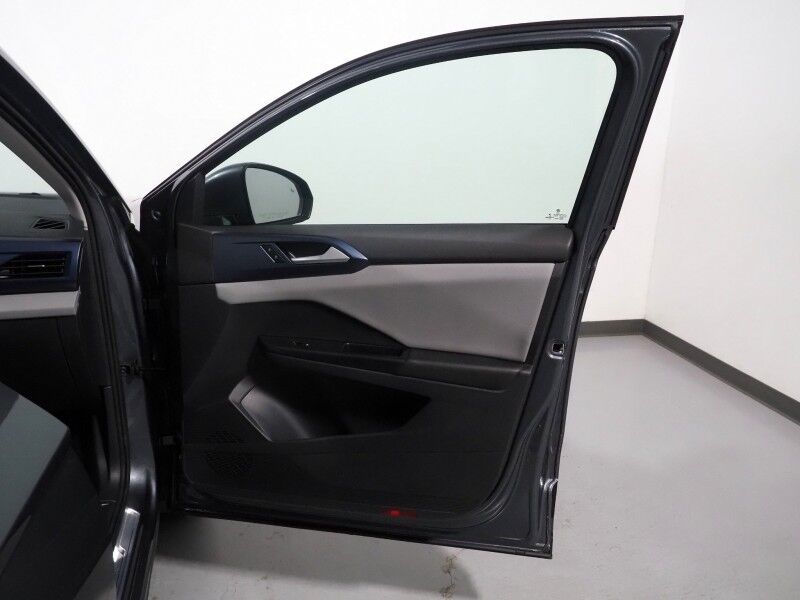 2023 Volkswagen Taos SE *PANORAMA MOONROOF, ADAPTIVE CRUISE, SAFETY ALERTS, DIGITAL COCKPIT, BACKUP-CAMERA, COLOR TOUCHSCREEN, HEATED SEATS/STEERING REMOTE START, KEYLESS ENTRY, WIRELESS CHARGING, ANDROID & APPLE Round Rock TX