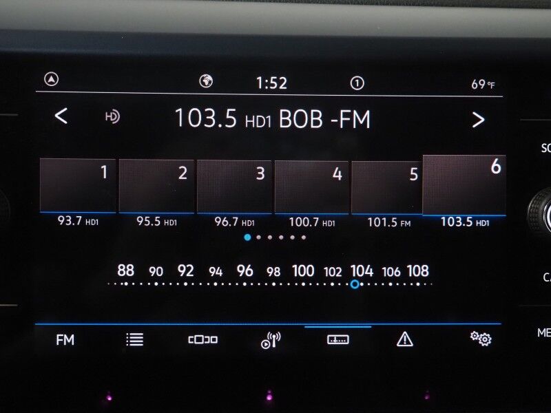 2023 Volkswagen Taos SE *PANORAMA MOONROOF, ADAPTIVE CRUISE, SAFETY ALERTS, DIGITAL COCKPIT, BACKUP-CAMERA, COLOR TOUCHSCREEN, HEATED SEATS/STEERING REMOTE START, KEYLESS ENTRY, WIRELESS CHARGING, ANDROID & APPLE Round Rock TX