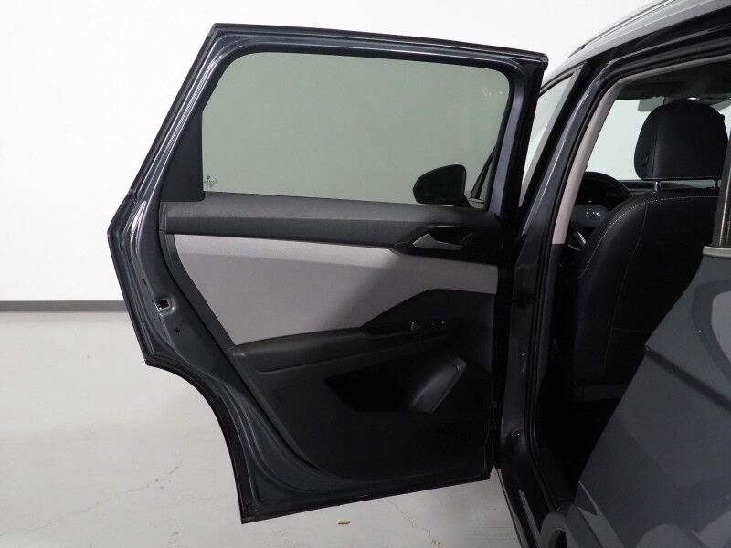 2023 Volkswagen Taos SE *PANORAMA MOONROOF, ADAPTIVE CRUISE, SAFETY ALERTS, DIGITAL COCKPIT, BACKUP-CAMERA, COLOR TOUCHSCREEN, HEATED SEATS/STEERING REMOTE START, KEYLESS ENTRY, WIRELESS CHARGING, ANDROID & APPLE Round Rock TX