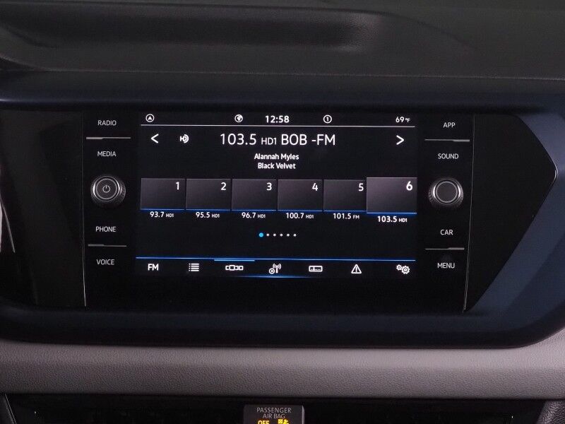 2023 Volkswagen Taos SE *PANORAMA MOONROOF, ADAPTIVE CRUISE, SAFETY ALERTS, DIGITAL COCKPIT, BACKUP-CAMERA, COLOR TOUCHSCREEN, HEATED SEATS/STEERING REMOTE START, KEYLESS ENTRY, WIRELESS CHARGING, ANDROID & APPLE Round Rock TX