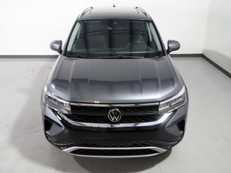 2023 Volkswagen Taos SE *PANORAMA MOONROOF, ADAPTIVE CRUISE, SAFETY ALERTS, DIGITAL COCKPIT, BACKUP-CAMERA, COLOR TOUCHSCREEN, HEATED SEATS/STEERING REMOTE START, KEYLESS ENTRY, WIRELESS CHARGING, ANDROID & APPLE Round Rock TX