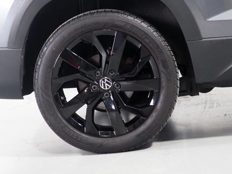 2023 Volkswagen Taos SE *PANORAMA MOONROOF, ADAPTIVE CRUISE, SAFETY ALERTS, DIGITAL COCKPIT, BACKUP-CAMERA, COLOR TOUCHSCREEN, HEATED SEATS/STEERING REMOTE START, KEYLESS ENTRY, WIRELESS CHARGING, ANDROID & APPLE Round Rock TX