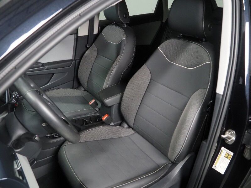 2023 Volkswagen Taos SE *PANORAMA MOONROOF, ADAPTIVE CRUISE, SAFETY ALERTS, DIGITAL COCKPIT, BACKUP-CAMERA, COLOR TOUCHSCREEN, HEATED SEATS/STEERING, REMOTE START, KEYLESS ENTRY, WIRELESS CHARGING, ANDROID & APPLE Round Rock TX